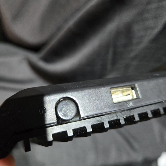 DEEP COOL N8 BLACK Laptop Cooling Pad 17" Pure Aluminium, No Cords Works - Picture 7 of 8